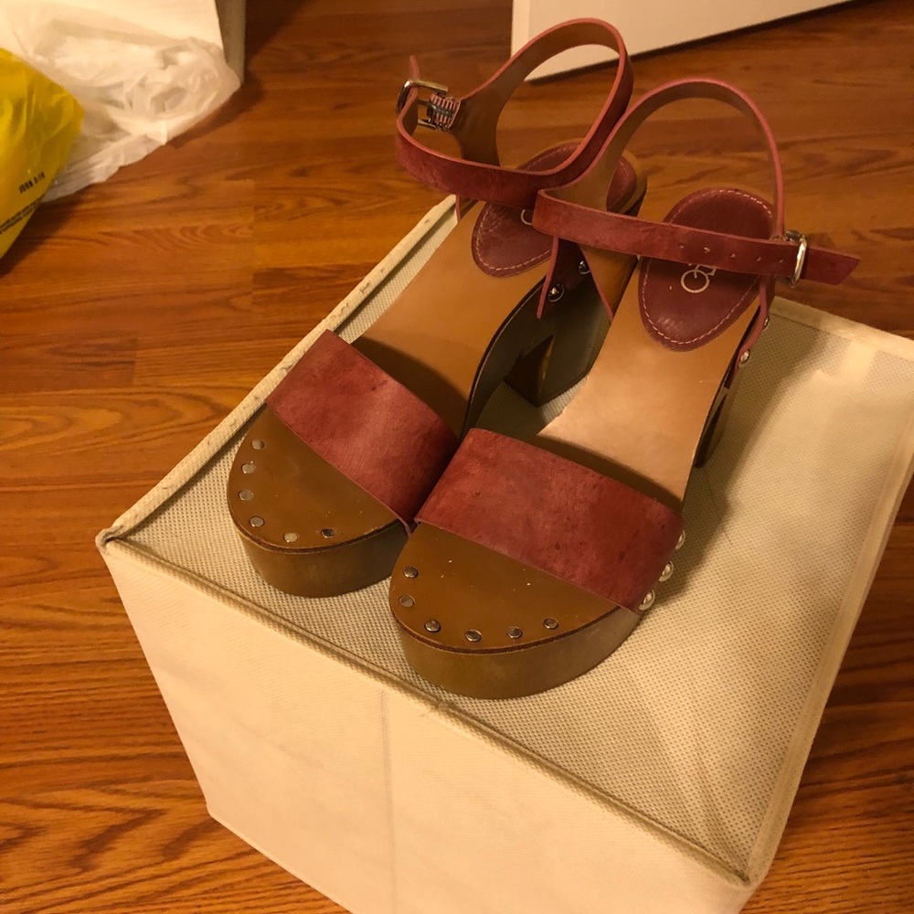 Shoes - Picture 2 of 2